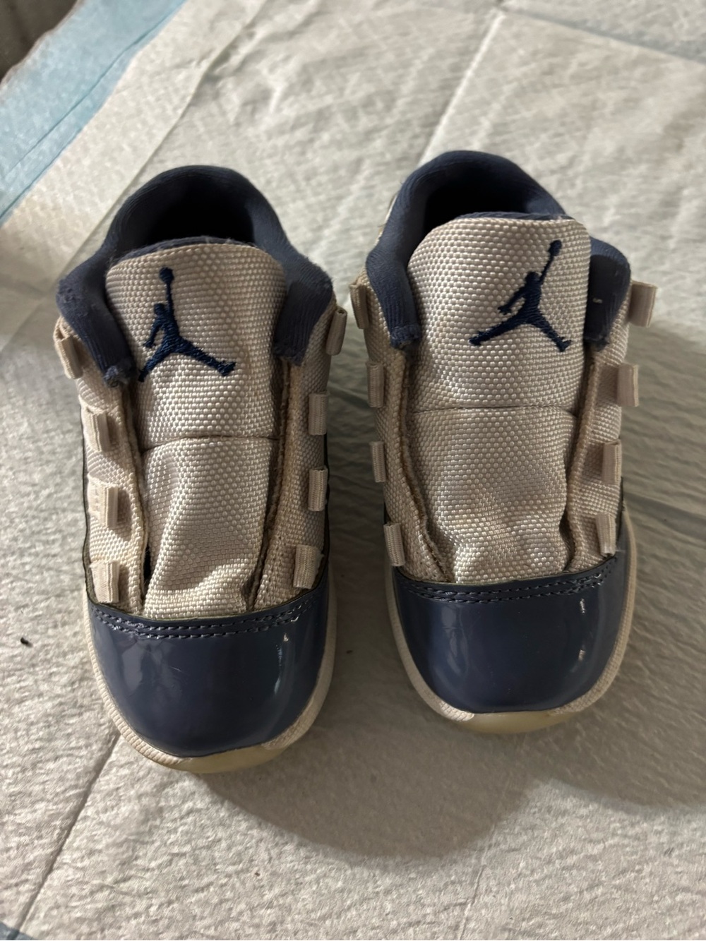 Jordan Baby Sneakers in Navy and white
